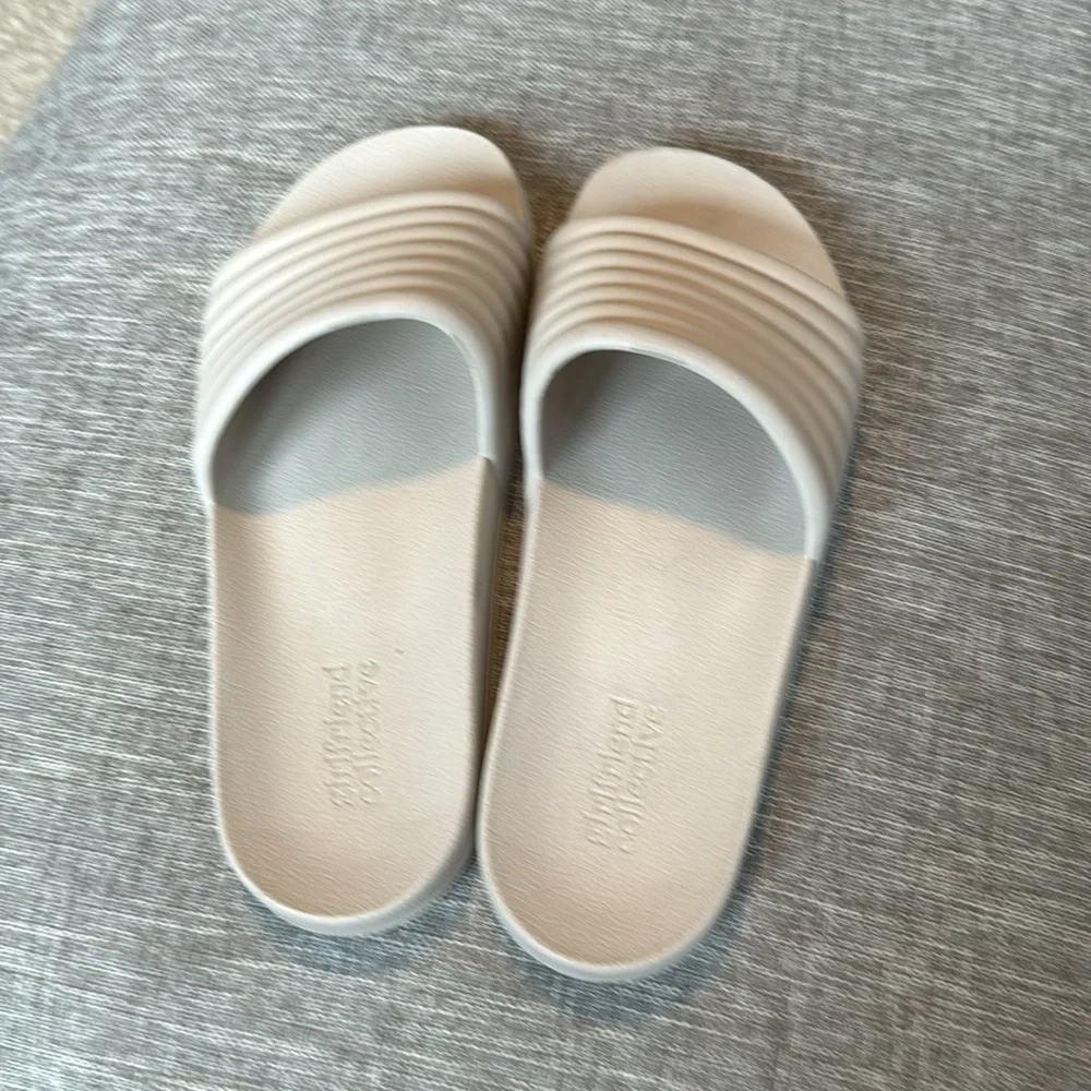 Girlfriend collective white flip-flops